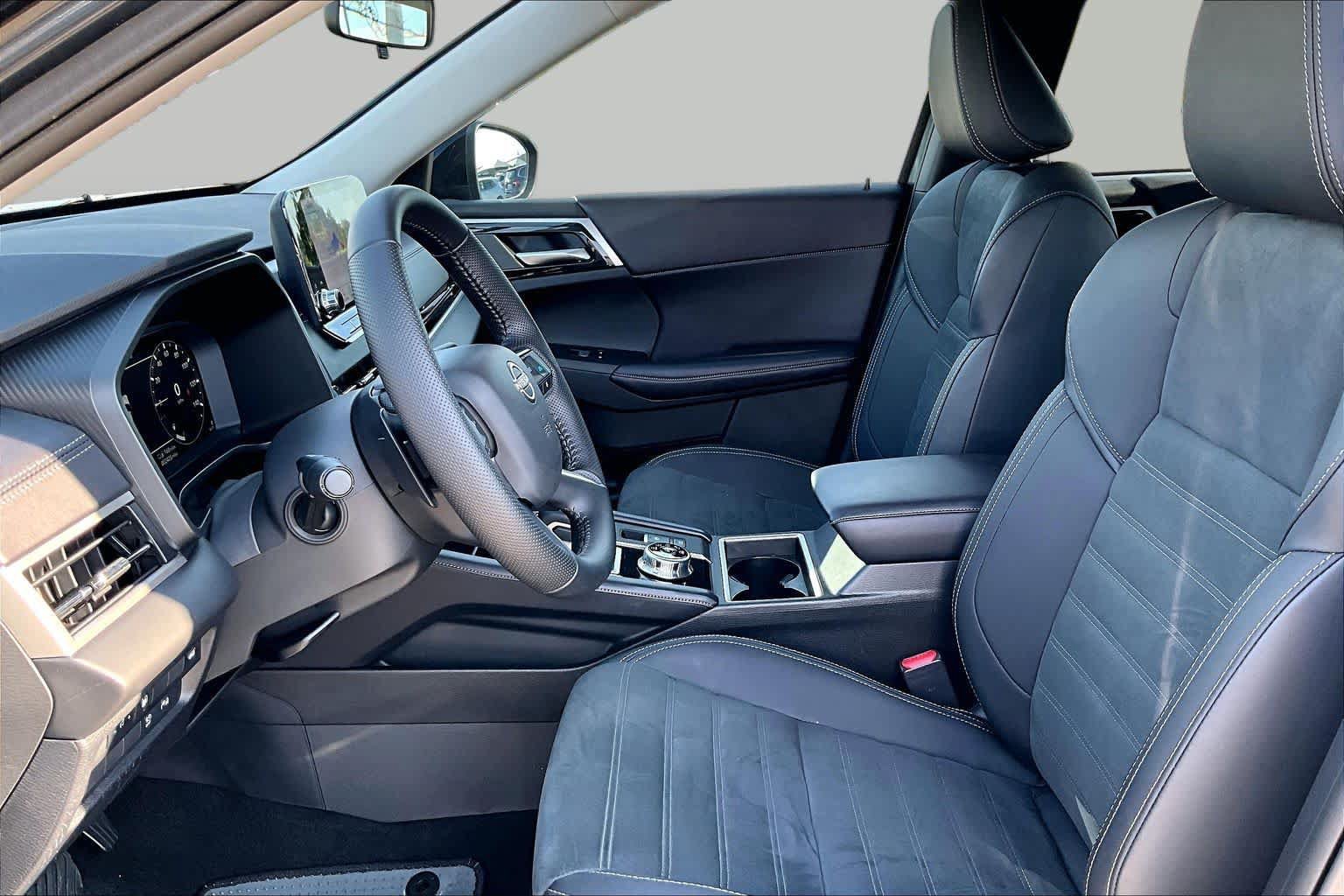 Used 2026 Nissan Rogue SL w/ Family Package AWD/4WD image 8