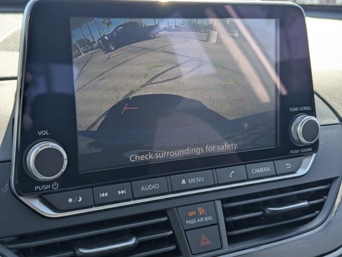 Used 2024 Nissan Altima 2.5 SV FWD image 11