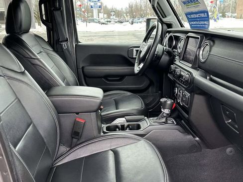 Used 2022 Jeep Wrangler Unlimited Sahara w/ Cold Weather Group image 10