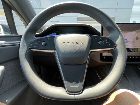 Used 2025 Tesla Model X Plaid AWD/4WD image 23