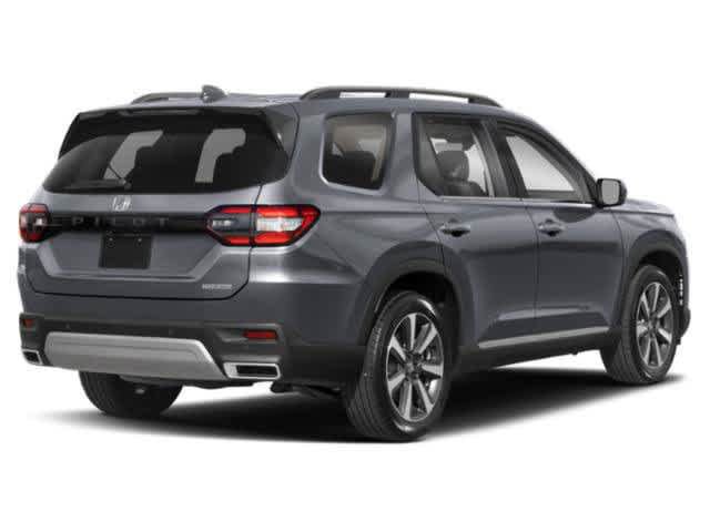 Used 2025 Honda Pilot Touring image 2