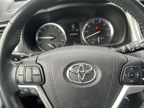 Used 2016 Toyota Highlander XLE AWD/4WD image 12