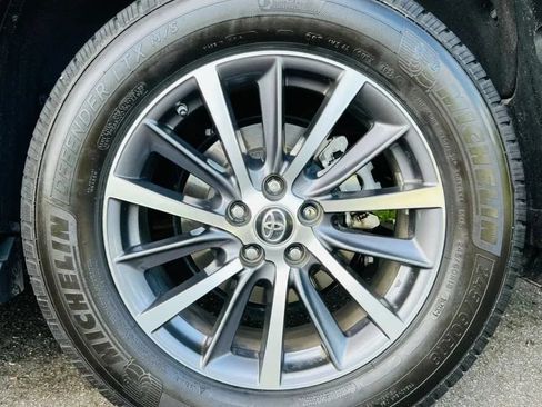 Used 2017 Toyota Highlander XLE w/ Carpet Mat Package AWD/4WD image 29