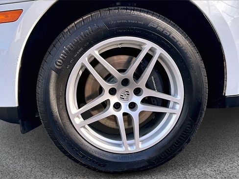 Used 2018 Porsche Macan Base image 30