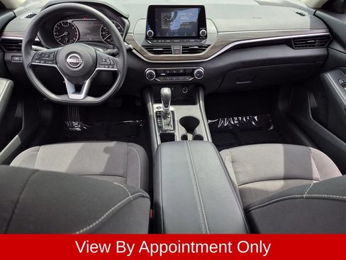 Used 2025 Nissan Altima 2.5 SV FWD image 24