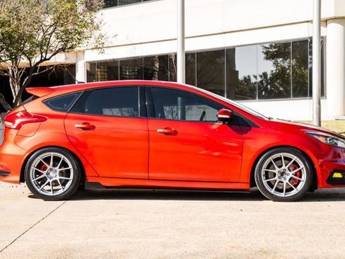 Used 2018 Ford Focus ST w/ Equipment Group 401A image 11