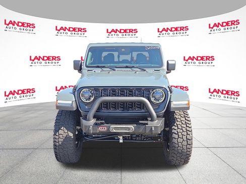 Used 2025 Jeep Gladiator Sport AWD/4WD image 8