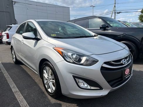 Used 2014 Hyundai Elantra GT FWD image 2