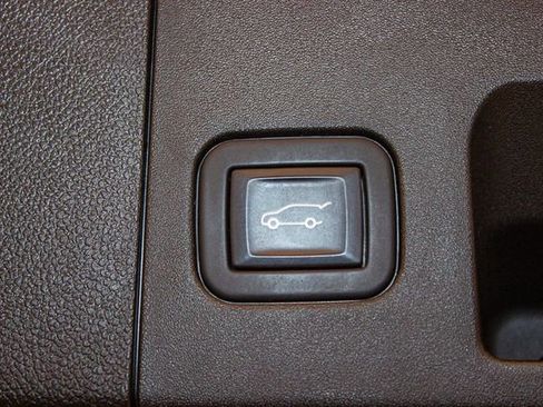 Used 2023 Cadillac XT4 Sport w/ Enhanced Visibility Package image 15