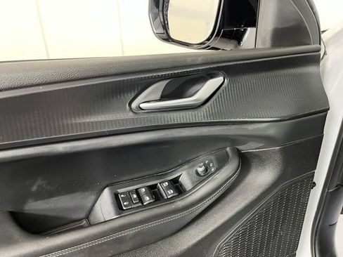 Used 2023 Jeep Grand Cherokee L Laredo AWD/4WD image 13