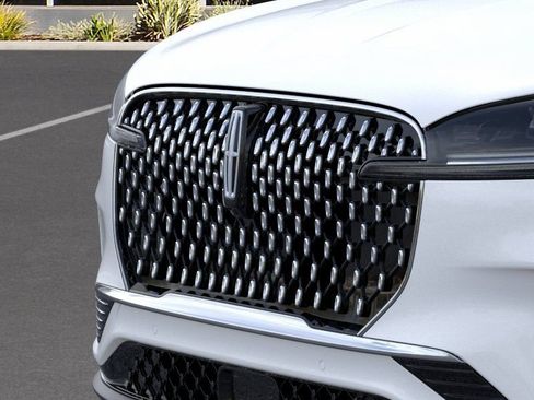 Used 2026 Lincoln Aviator Reserve AWD/4WD image 17