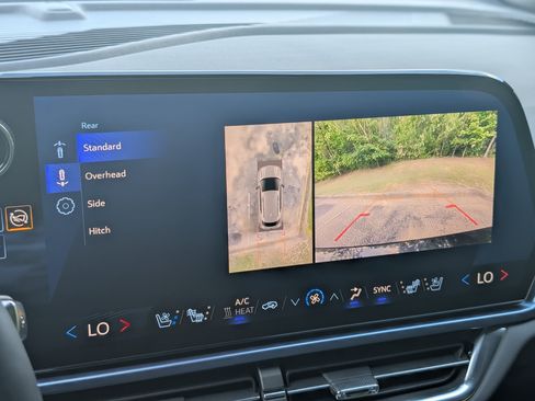 Used 2025 Chevrolet Equinox EV LT w/ Convenience Package II FWD image 28