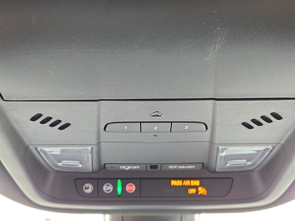 Used 2023 Buick Enclave Essence AWD/4WD image 28