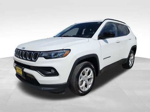 Used 2024 Jeep Compass Latitude AWD/4WD image 4