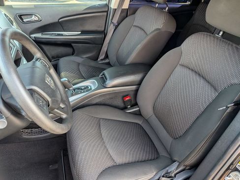 Used 2019 Dodge Journey SE FWD image 14