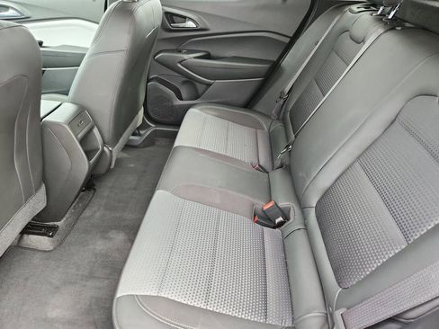 Used 2025 Chevrolet Trax LT w/ LT Convenience Package image 13