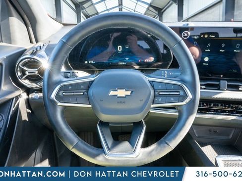 Used 2025 Chevrolet Equinox LT image 6