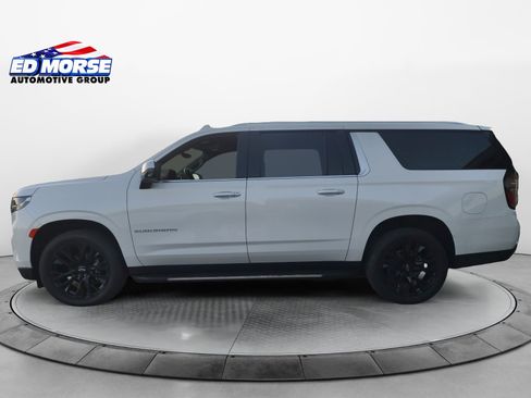 Used 2023 Chevrolet Suburban Premier AWD/4WD image 2