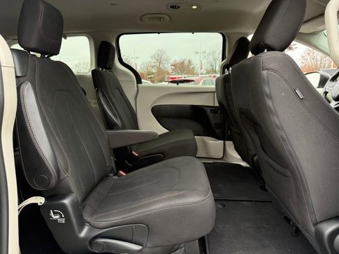 Used 2017 Chrysler Pacifica Touring Plus w/ Tire & Wheel Group image 10