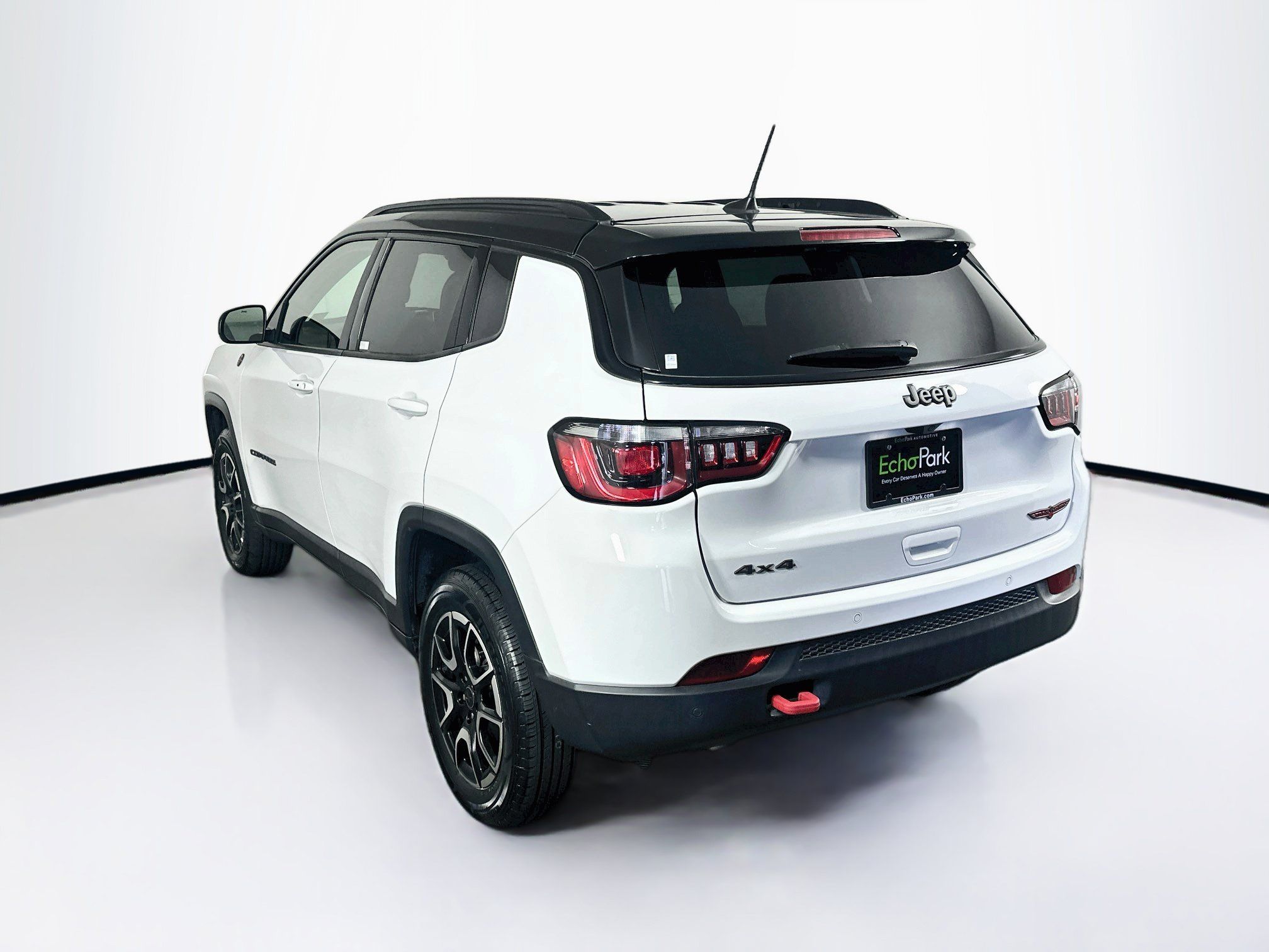 Used 2025 Jeep Compass Trailhawk AWD/4WD image 5