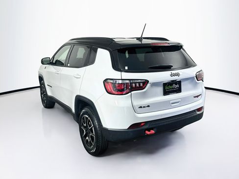 Used 2025 Jeep Compass Trailhawk AWD/4WD image 5