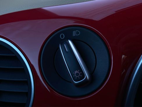 Used 2013 Volkswagen Beetle 2.5 image 30