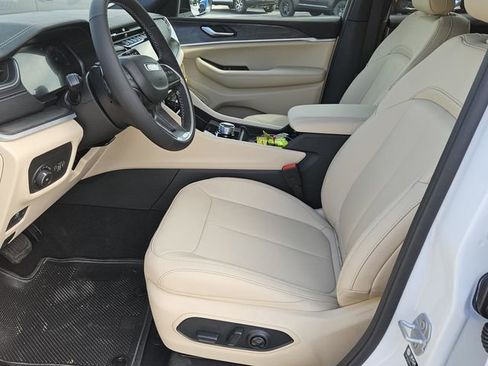 New 2025 Jeep Grand Cherokee Limited image 22