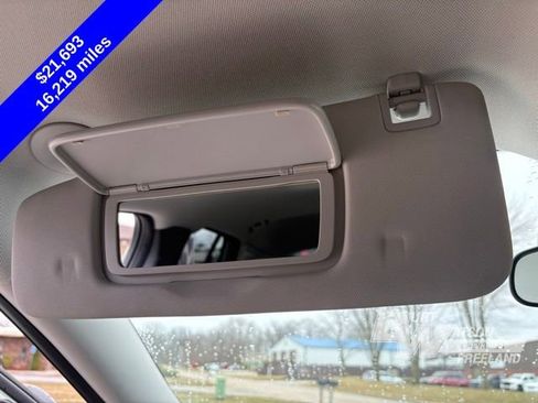 Used 2024 Chevrolet Trax ACTIV w/ Sunroof Package image 24