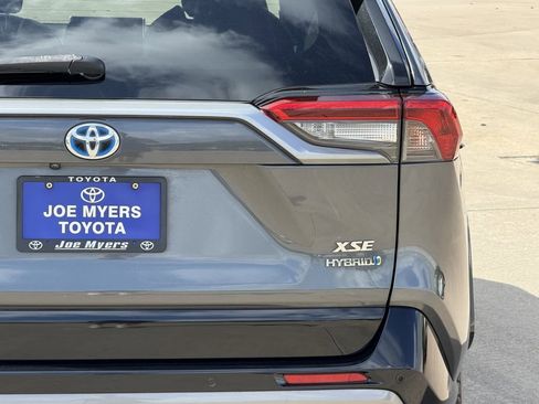 Used 2021 Toyota RAV4 XSE AWD/4WD image 9