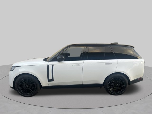 Used 2025 Land Rover Range Rover SE AWD/4WD image 2