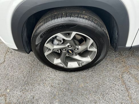 Used 2025 Chevrolet Trax LT image 30
