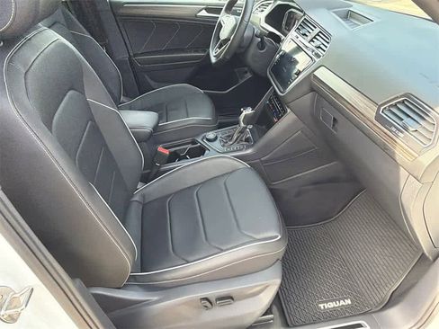 Used 2022 Volkswagen Tiguan SEL R-Line image 11