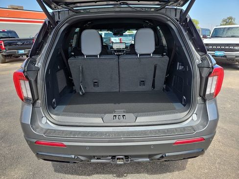 New 2026 Ford Explorer ST-Line w/ ST-Line Street Pack RWD image 18