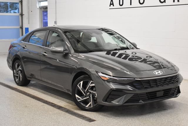 Used 2025 Hyundai Elantra Limited FWD image 1