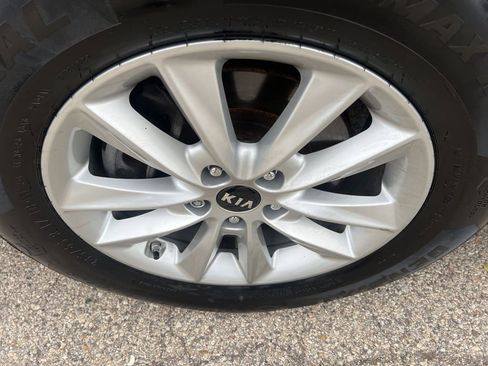 Certified 2019 Kia Sorento LX w/ LX Convenience Package image 44