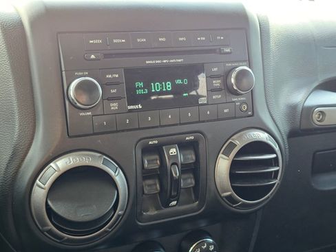 Used 2018 Jeep Wrangler Unlimited Sport S image 27