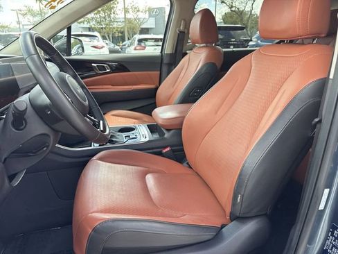 Used 2025 Kia Carnival SX Prestige image 11