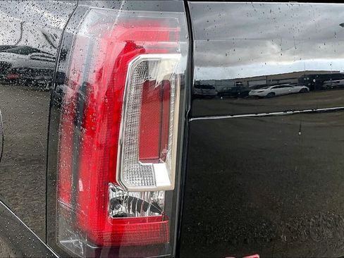 Used 2015 GMC Yukon Denali w/ Touring Package RWD image 19