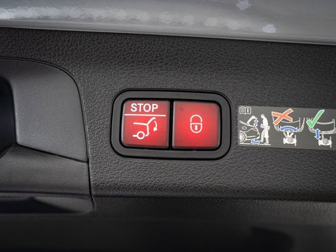 New 2026 Mercedes-Benz GLS 450 4MATIC image 18