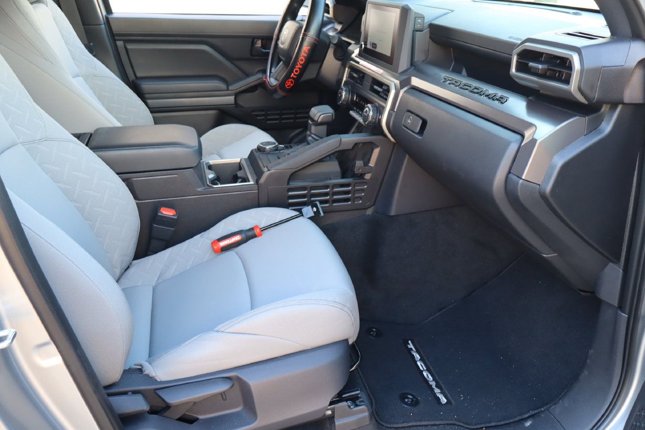 Used 2026 Toyota Tacoma SR5 AWD/4WD image 15