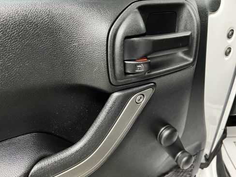 Used 2016 Jeep Wrangler Unlimited Sport w/ Connectivity Group image 28