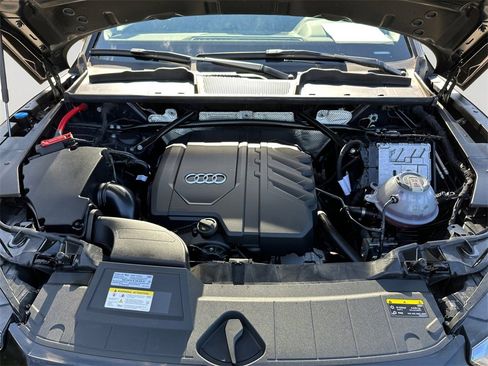 Used 2023 Audi Q5 2.0T Premium w/ Convenience Package image 9