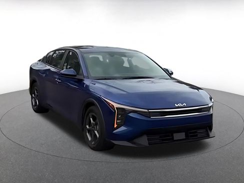 Used 2025 Kia K4 FWD image 3