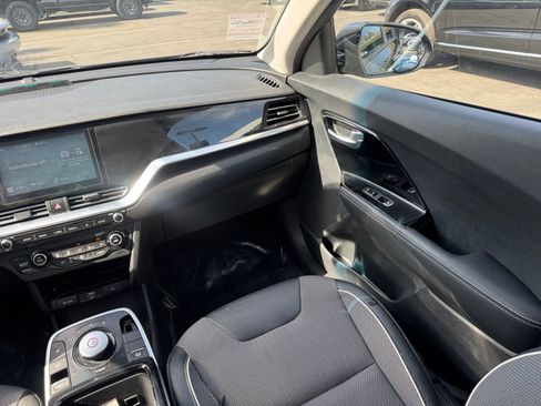 Used 2022 Kia Niro EX FWD image 19