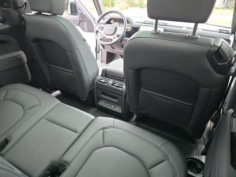 Used 2025 Land Rover Defender 90 S image 11