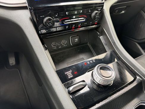 Certified 2024 Jeep Grand Cherokee L Limited w/ Luxury Tech Group II image 17