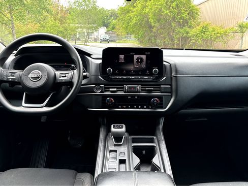 Certified 2024 Nissan Pathfinder S FWD image 4