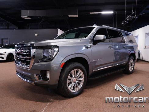 Used 2022 GMC Yukon XL SLT w/ SLT Luxury Package image 3