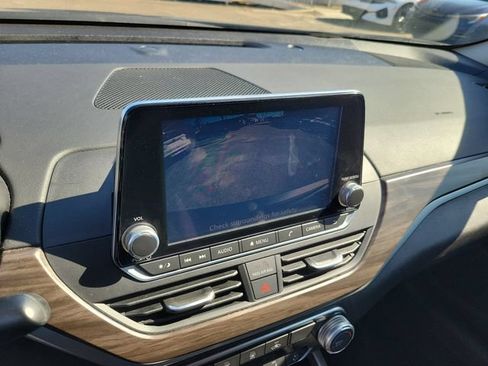 Used 2024 Nissan Altima 2.5 SV FWD image 21