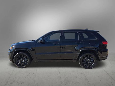 Used 2019 Jeep Grand Cherokee Altitude image 3